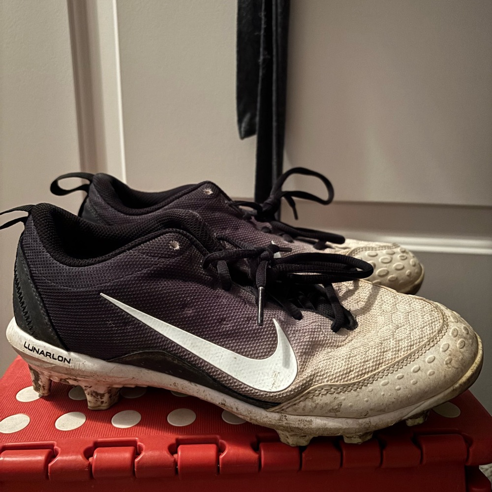 Nike Black and White Women’s Softball Cleats Shoes